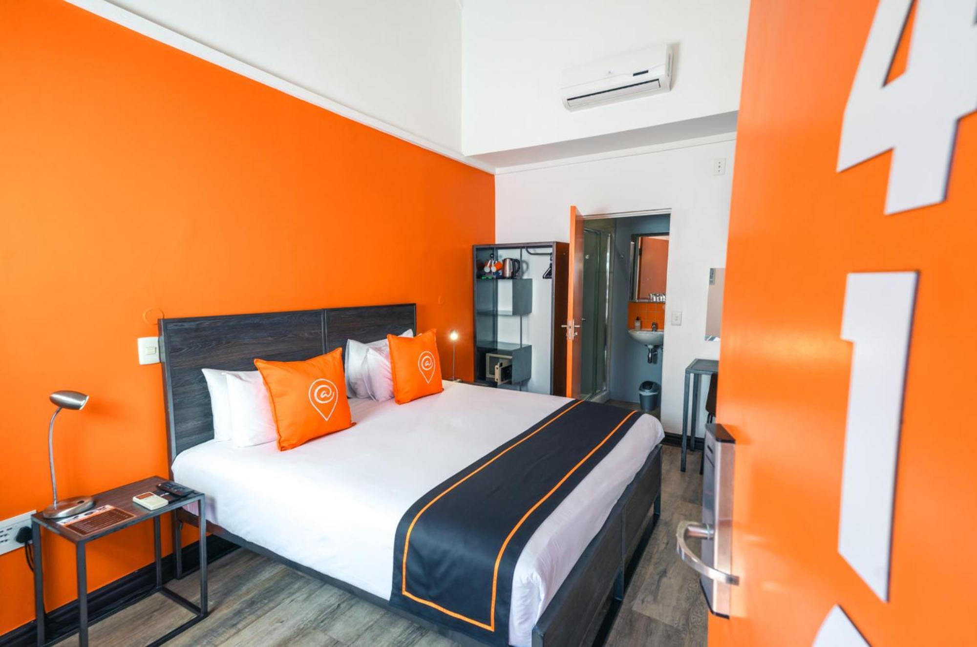King Bed Private Room En-Suite Bathroom