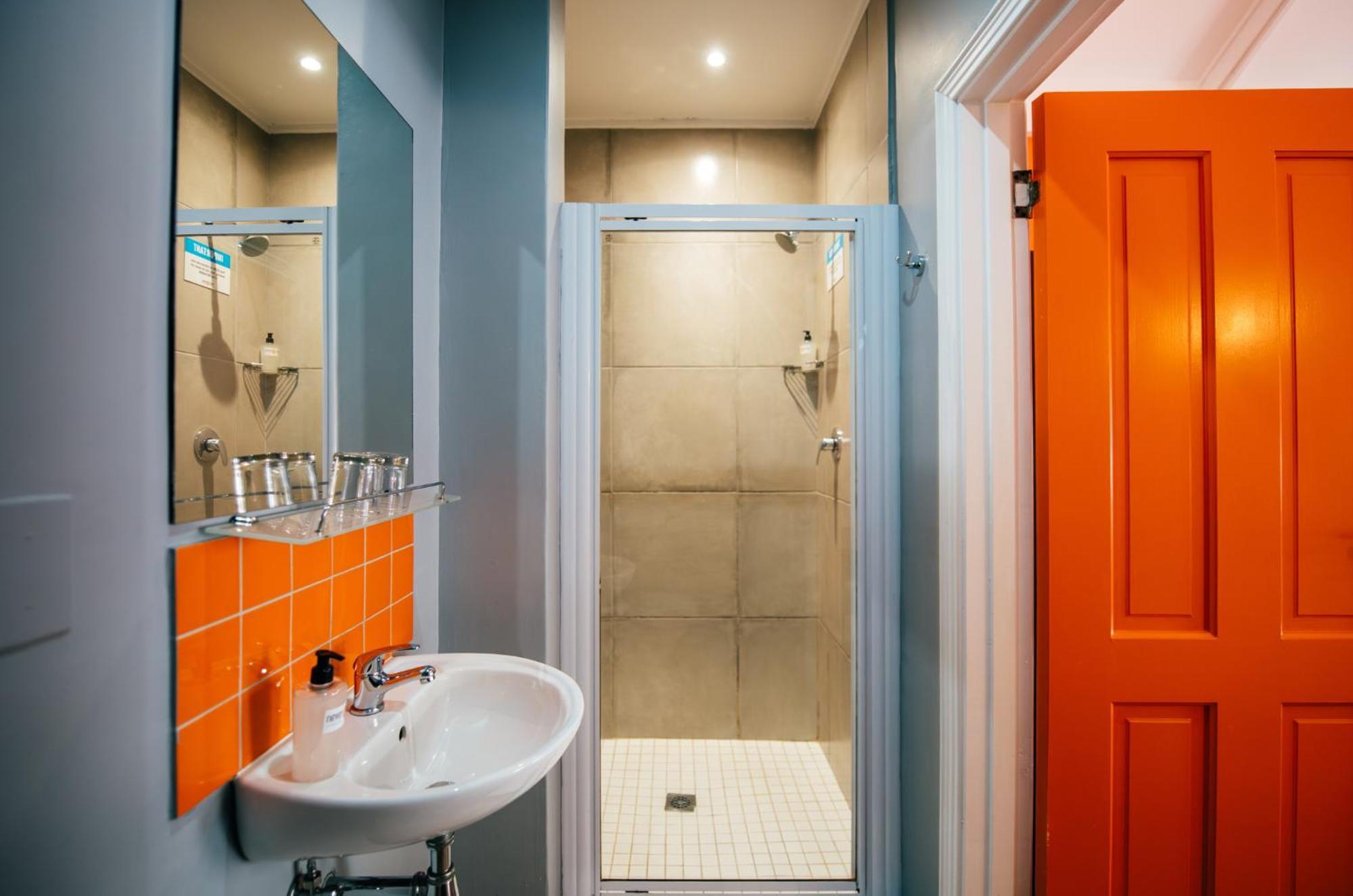 Twin Beds Private Room En-Suite Bathroom