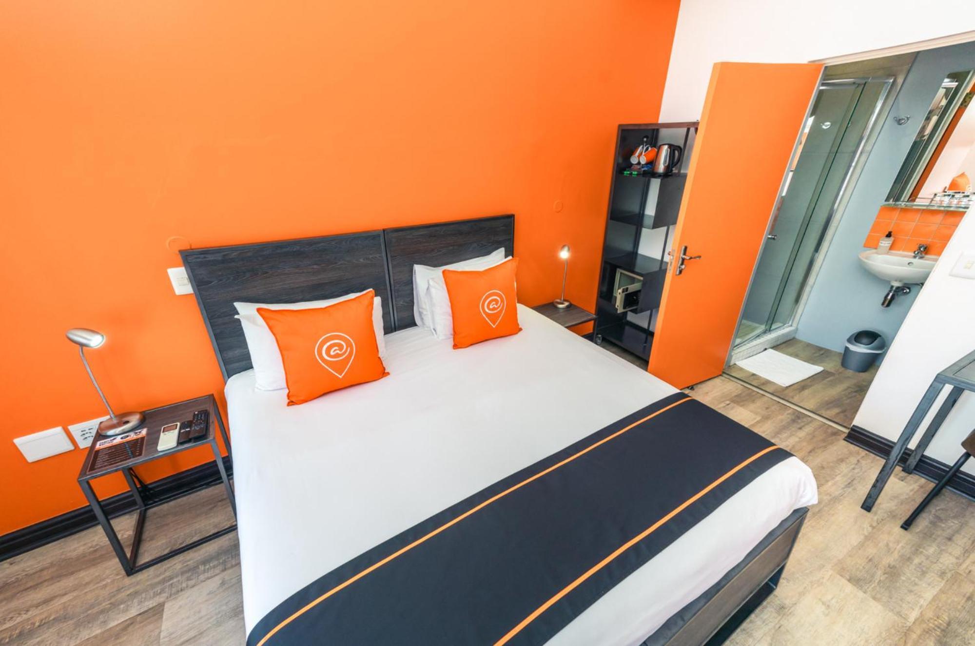 King Bed Private Room En-Suite Bathroom