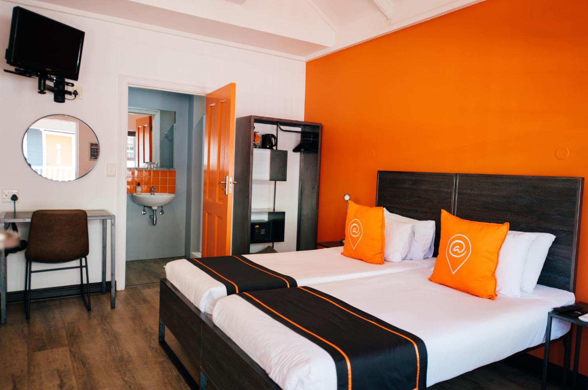 Twin Beds Private Room En-Suite Bathroom